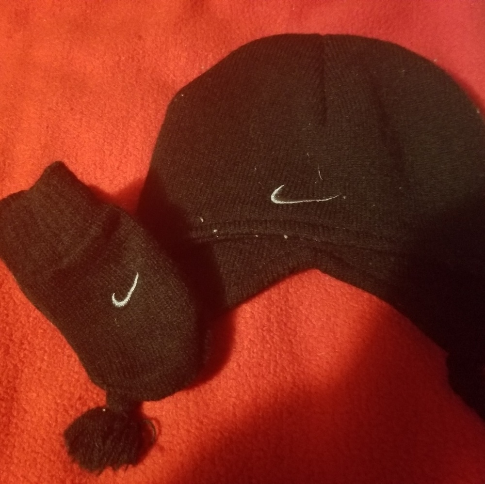 Infant nike hat and mittens